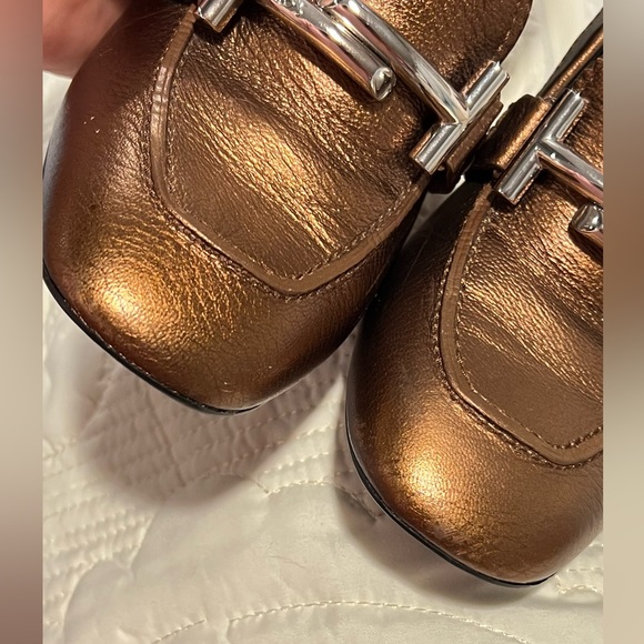 Tod's👠🔥
Tod's Metallic Bronze Leather Gomma Maxi Double T Court Loafer Pumps - Picture 14 of 17